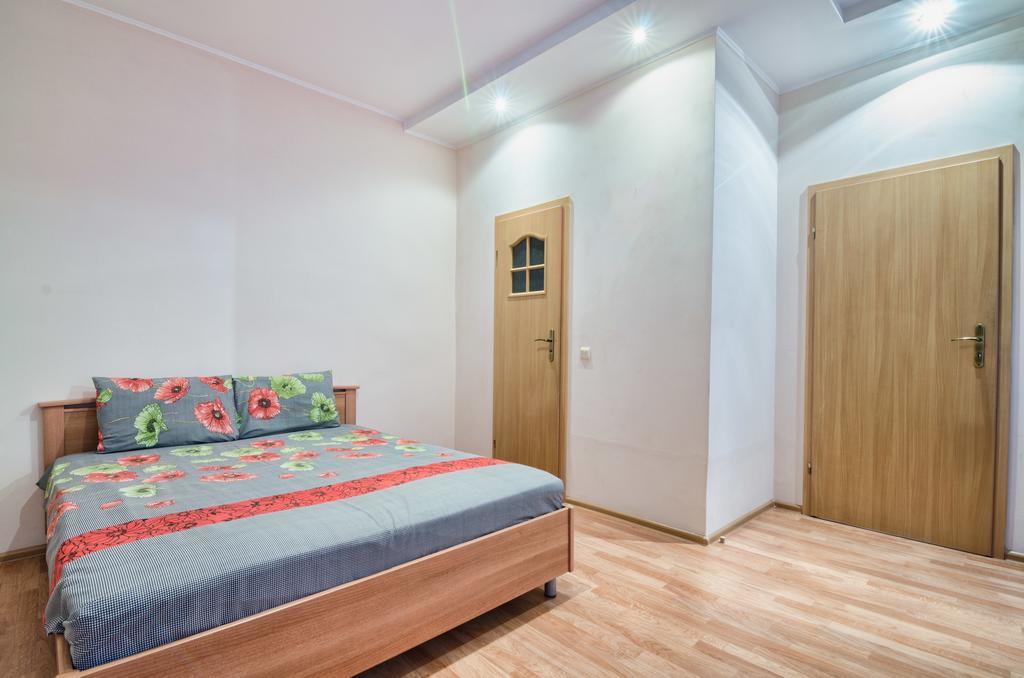 Apartamenty Lesi Ukrainky 17 Λβιβ Δωμάτιο φωτογραφία