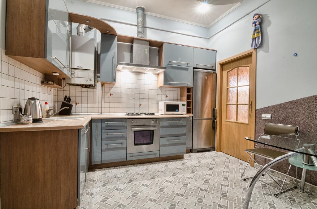 Apartamenty Lesi Ukrainky 17 Λβιβ Δωμάτιο φωτογραφία